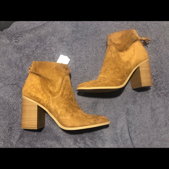 Boots - Picture 3 of 5